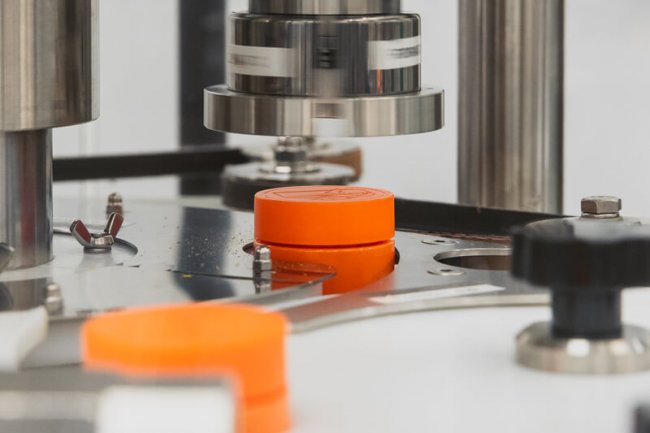 Container filling system capping bottle