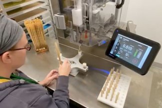 JuanaOne machine being used to roll pre roll joint