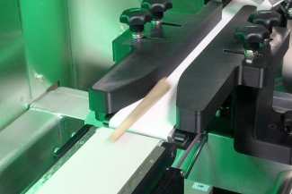 Check weighing pre roll exiting EMFR machine